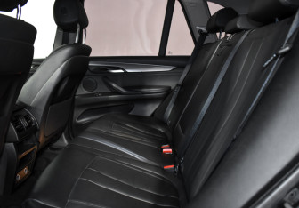 Подержанный автомобиль BMW X5 2015 года (12 фото)