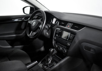 Подержанный автомобиль Skoda Octavia Liftback 2016 года (13 фото)