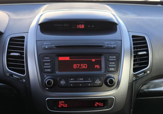 Подержанный автомобиль Kia Sorento 2017 года (18 фото)