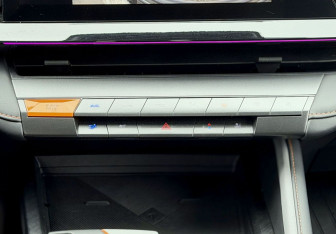 Подержанный автомобиль Changan UNI-V 2023 года (18 фото)