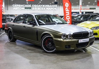 Подержанный автомобиль Jaguar XJ 2008 года (8 фото)