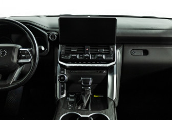 Подержанный автомобиль Toyota Land Cruiser Suv 2021 года (14 фото)