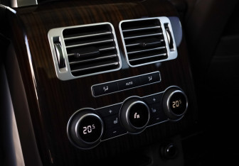 Подержанный автомобиль Land Rover Range Rover 2017 года (25 фото)