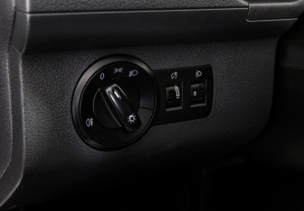 Подержанный автомобиль Volkswagen Caddy Compactvan 2012 года (16 фото)