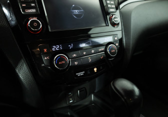 Подержанный автомобиль Nissan Qashqai 2014 года (16 фото)