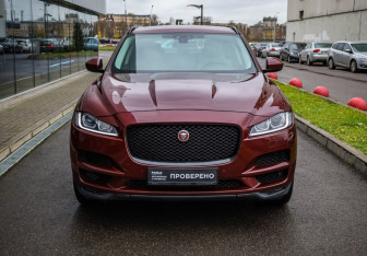 Подержанный автомобиль Jaguar F-Pace 2017 года (2 фото)