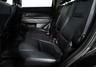 Подержанный автомобиль Mitsubishi Outlander 2014 года (10 фото)