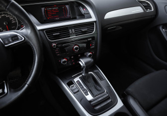 Подержанный автомобиль Audi A4 Sedan 2015 года (19 фото)