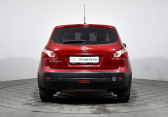 Подержанный автомобиль Nissan Qashqai 2010 года (6 фото)