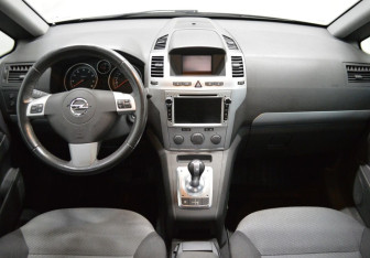 Подержанный автомобиль Opel Zafira Compactvan 2012 года (14 фото)