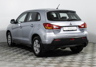 Подержанный автомобиль Mitsubishi ASX 2012 года (7 фото)