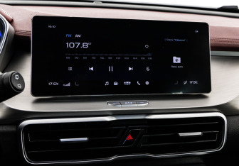 Подержанный автомобиль Geely Coolray 2021 года (18 фото)