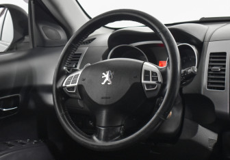 Подержанный автомобиль Peugeot 4007 2008 года (14 фото)