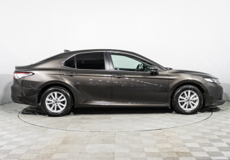 Подержанный автомобиль Toyota Camry Sedan 2018 года (4 фото)