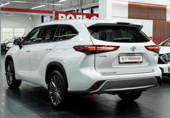 Новый Toyota Highlander 2025 (9 фото)