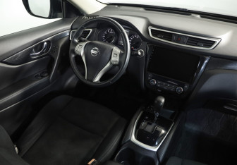 Подержанный автомобиль Nissan X-Trail 2017 года (8 фото)