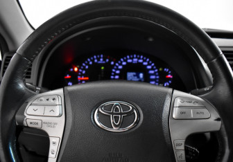 Подержанный автомобиль Toyota Camry Sedan 2009 года (17 фото)