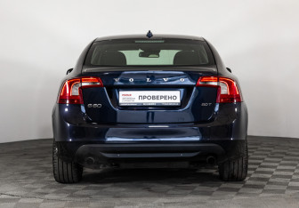 Подержанный автомобиль Volvo S60 2010 года (6 фото)