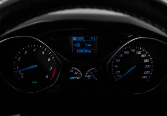 Подержанный автомобиль Ford Focus Hatchback 2013 года (21 фото)