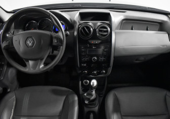 Подержанный автомобиль Renault Duster 2017 года (13 фото)