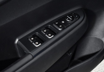 Подержанный автомобиль Kia Rio Sedan 2017 года (10 фото)