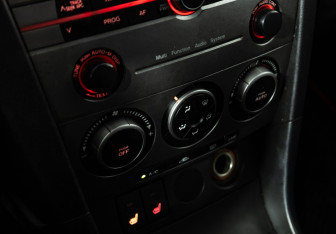 Подержанный автомобиль Mazda 3 Hatchback 2007 года (15 фото)