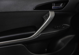 Подержанный автомобиль Mitsubishi Eclipse Cross 2021 года (21 фото)