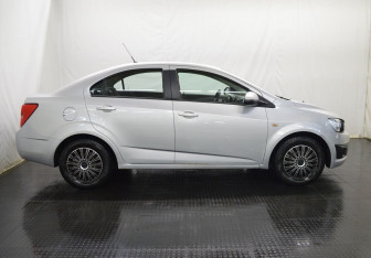 Подержанный автомобиль Chevrolet Aveo Sedan 2012 года (4 фото)
