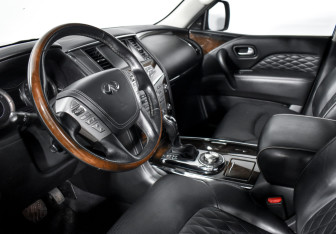 Подержанный автомобиль Infiniti QX80 2018 года (9 фото)