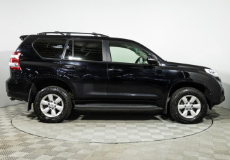 Подержанный автомобиль Toyota Land Cruiser Prado 2013 года (4 фото)