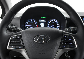 Подержанный автомобиль Hyundai Solaris Sedan 2022 года (17 фото)