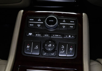 Подержанный автомобиль Hyundai Equus 2012 года (34 фото)