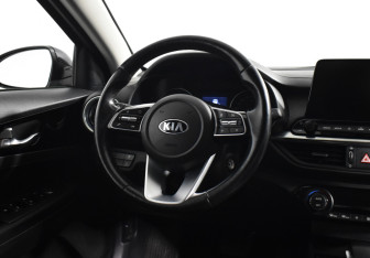 Подержанный автомобиль Kia Cerato Sedan 2019 года (14 фото)
