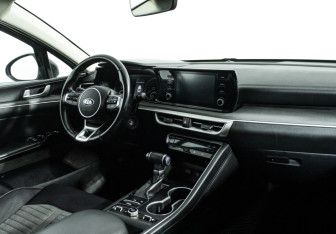 Подержанный автомобиль Kia K5 2021 года (9 фото)