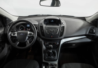 Подержанный автомобиль Ford Kuga 2014 года (10 фото)