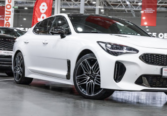 Подержанный автомобиль Kia Stinger 2023 года (6 фото)