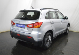 Подержанный автомобиль Mitsubishi ASX 2010 года (5 фото)