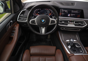 Подержанный автомобиль BMW X5 2021 года (15 фото)