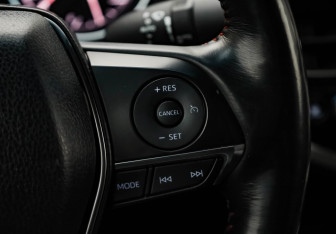 Подержанный автомобиль Toyota Camry Sedan 2021 года (14 фото)