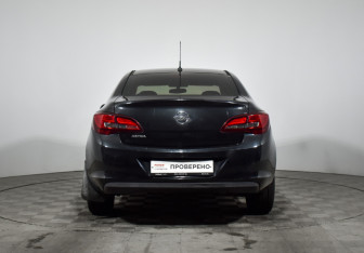 Подержанный автомобиль Opel Astra Hatchback 2012 года (6 фото)