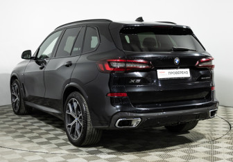 Подержанный автомобиль BMW X5 2021 года (7 фото)