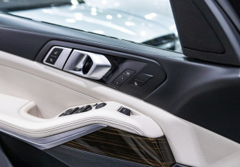 Подержанный автомобиль BMW X5 2019 года (21 фото)