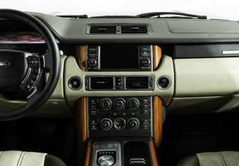 Подержанный автомобиль Land Rover Range Rover 2010 года (14 фото)