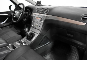 Подержанный автомобиль Ford S-MAX 2006 года (13 фото)