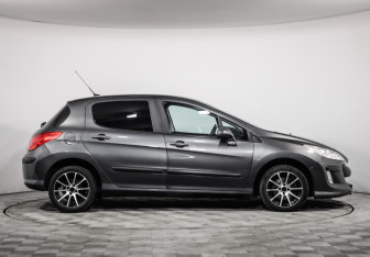 Подержанный автомобиль Peugeot 308 Hatchback 2010 года (4 фото)