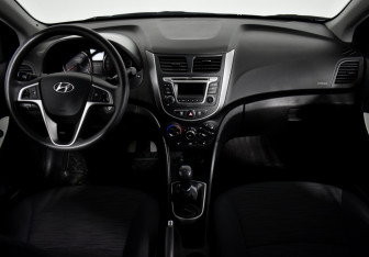 Подержанный автомобиль Hyundai Solaris Hatchback 2016 года (14 фото)