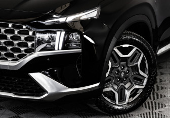 Подержанный автомобиль Hyundai Santa Fe 2021 года (2 фото)