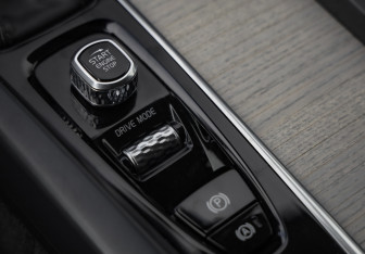 Подержанный автомобиль Volvo XC60 2020 года (21 фото)