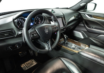 Подержанный автомобиль Maserati Levante 2016 года (11 фото)