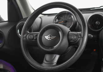 Подержанный автомобиль MINI Countryman 2015 года (14 фото)